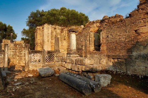 Phidias' workshop, remains of walls in reddish evening light with remains of columns,
