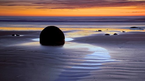 New Zealand, South Island, Moeraki Blders, stone balls, beach, sea, cloud atmosphere, sunset, New