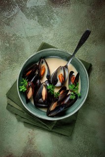 Mussels in shells, in creamy garlic sauce, mussels in bechamel sauce, homemade, no people