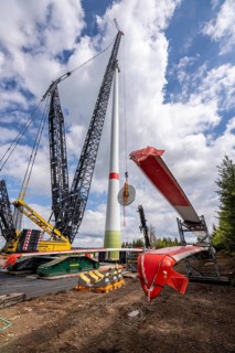 Erection of a wind turbine, wind energy plant, assembly of the ring generator, with a crawler
