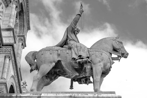 Equestrian statue of King Saint Louis in front of the Sacré-Cœur de Montmartre, black and white,