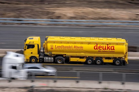 Tanker truck, silo truck, Deuka, Landhandel Rhede, animal feed, truck, Lime tree truck on the A3