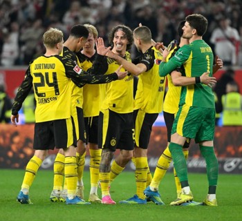 Final cheer, joy, happiness, jubilation Borussia Dortmund BVB goalkeeper Gregor Kobel Borussia
