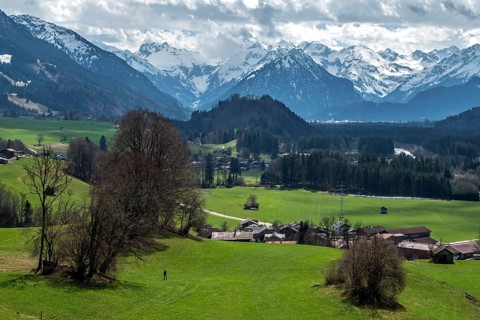 View from Malerwinkel into the Iller valley, in the background Oberstdorf and alpine panorama,