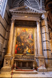 Interior of colorful marble decoration, Siena Cathedral or Cattedrale di Santa Maria Assunta,