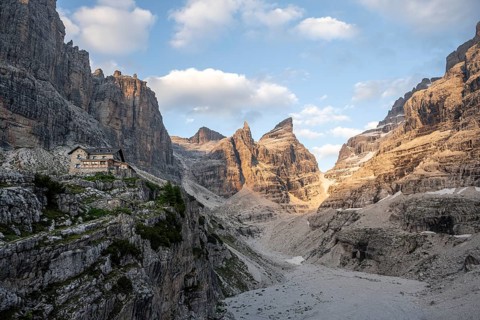 Rifugio Alberto e Maria ai Brentei, Castelletto Superiore and Cima Sella mountain peaks, Bocca di