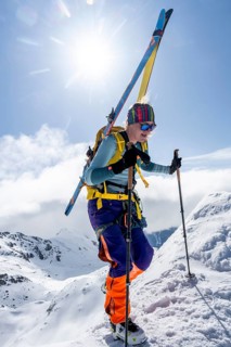 Mountaineer with skis at the fork Porta d'Es-cha, ski tour Bündner Haute Route, Albula Alps,