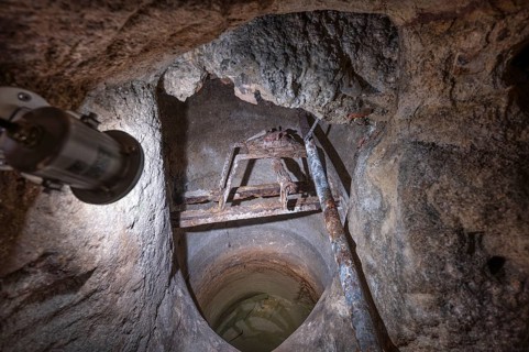 Fountain in the historic rock cellar, laid out in the 17th century, market square, Lauf an der
