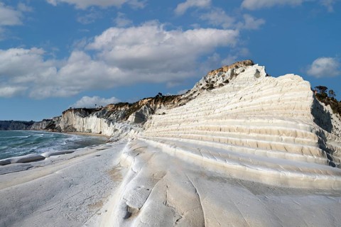 Scala dei Turchi, also Turk stairs, rocks, sedimentary rock, limestone blossoming, efflorescent,