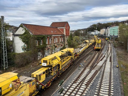 General renovation of Deutsche Bahn on the Hagen Wuppertal Cologne line, rapid conversion machine