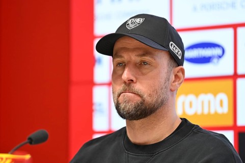 Press conference coach Sebastian Hoeness VfB Stuttgart portrait dissatisfied sour disappointed