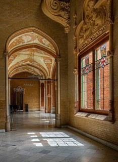 Interior view of the hall and corridors in the main building in the Hospital de la Santa Creu i