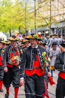 Parade of historically costumed guild members, Wollishofen Guild, Sechseläuten or Sächsilüüte,