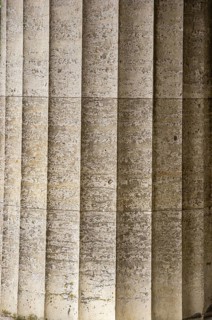 Fluted column structure using the example of the outer columns of the Walhalla Hall of Fame in