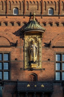 Brick façade with gilded sculpture of Bishop Absalon, Town Hall in the National Romantic style by