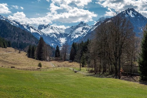 View from Oytalstraße into Oytal behind Kratzer, Trettachspitze and Himmelschrofen, Oberstdorf,