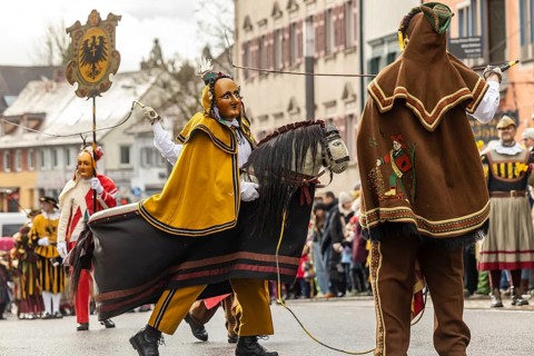 The highlight of the Swabian-Alemannic carnival is the fool's jump in Rottweil. Around 4000 fools