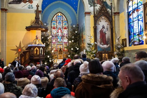 SWINOUJSCIE, POLAND - JANUARY 6, 2026: A priest delivers a sermon from a decorated pulpit during