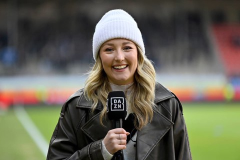 DAZN presenter reporter Lisa Teller's portrait in an interview microphone Mikro Logo soccer