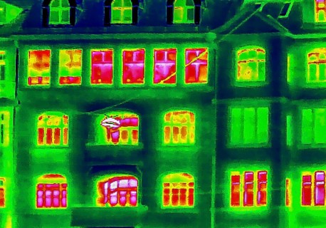 Thermal image or thermography, symbolic photo, interpolated. The photo shows areas of heat loss in