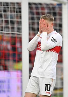 Chris Fuehrich VfB Stuttgart (10) disappointed Gesture Gesture Football Bundesliga, MHPArena, MHP