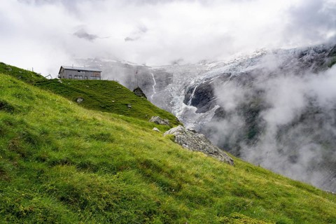 Berghaus Bäregg mountain hut, cloudy mountain landscape with Grindelwald-Fiescherfirn glacier,