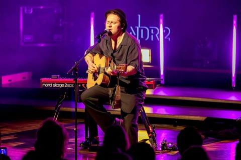 Johannes Oerding gives his first concert after a long break and in connection with his new album in