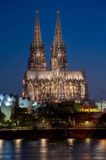 Cologne Cathedral has been shining in new light since Easter 2025, the old metal halide lamps have