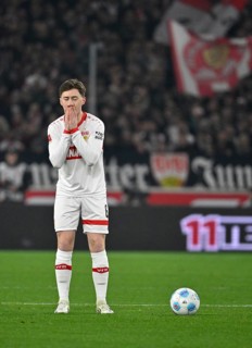 Angelo Stiller VfB Stuttgart (06) disappointed gesture gesture MHPArena, MHP Arena Stuttgart,