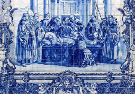 Capela das Almas de Santa Catarina, exterior façade with azulejo tiles depicting the death of Saint