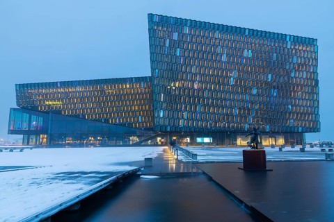 Harpa Concert Hall, Tónlistar- og ráðstefnuhúsið í Reykjavík, Blue Hour, Winter, Reykavik, Iceland,