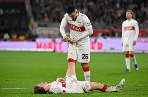 Deniz Undav VfB Stuttgart (26) helps Angelo Stiller VfB Stuttgart (06) with calf cramp, cramp,