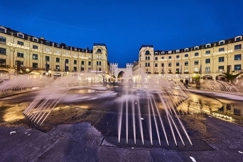 Square, historic commercial building, Karlsplatz roundel, neo-Baroque style, architects Gabriel von