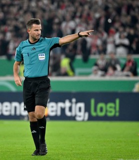 Referee Referee Daniel Schlager Gesture Gesture MHPArena, MHP Arena Stuttgart, Baden-Württemberg,