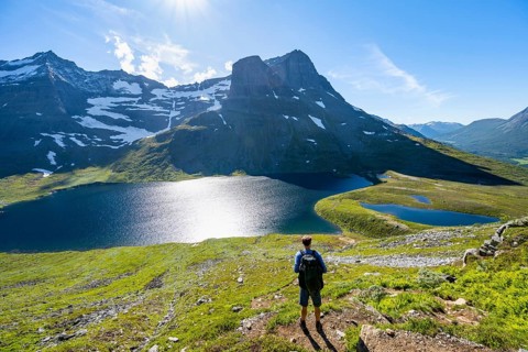 Hikers in front of mountain landscape with lake Giklingdalsvatnet, Flatvaddalen high valley,