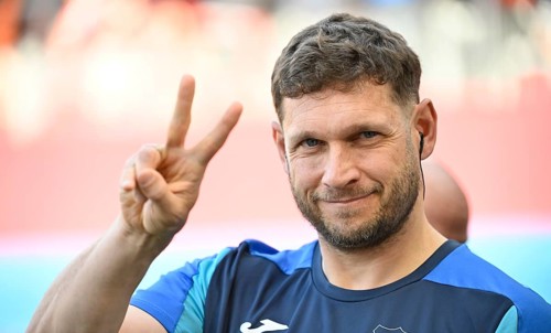 Interim trainer, assistant coach Moritz Volz TSG 1899 Hoffenheim portrait gesture victory sign
