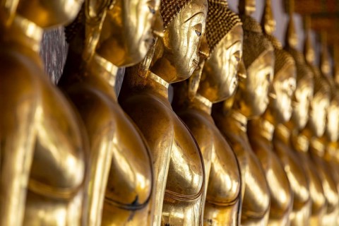 Gilded Buddha statues (Bhumispara-mudra: Buddha Gautama at the moment of enlightenment), Wat Suthat