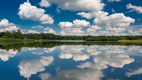 Cumulus clouds over Ahlhorn fish ponds, Ahlhorn, Lower Saxony, Germany