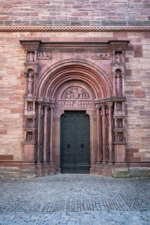 The Gallus Gate, Gallus portal with sculptural decoration and column-supported tabernacles at the