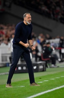 Coach Pellegrino Matarazzo TSG 1899 Hoffenheim on the sidelines Gesture Gesture MHPArena, MHP Arena