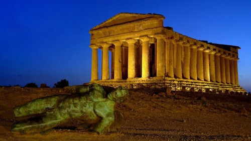 Europe, Italy, Sicily, the Temple of Concordia in Agrigento by night