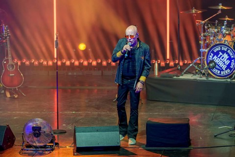 Toni Krahl and the Kinx from Prenzlauer Berg live on The same was the tour in Berlin's