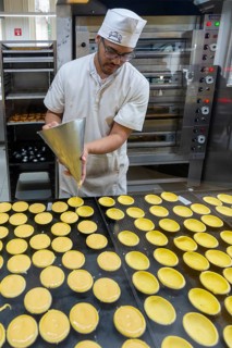 Making Pastel de Nata cakes, Manteigaria coffee house cafe, Bolhao, city of Porto, Portugal