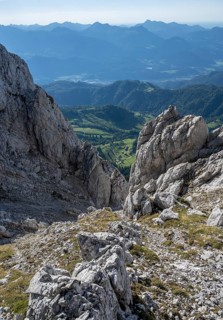 Crossing the Hackenköpfe, rocky mountains of the Kaisergebirge, Wilder Kaiser, Kitzbühel Alps,