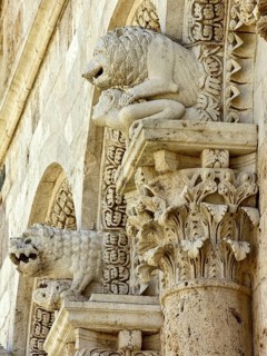 Magnificent stone carvings, figures and reliefs, façade of the Cathedral of San Cerbone, Basilica