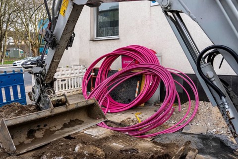 Construction site for the fibre-optic network Telekom expansion, construction work, on Alfredstraße