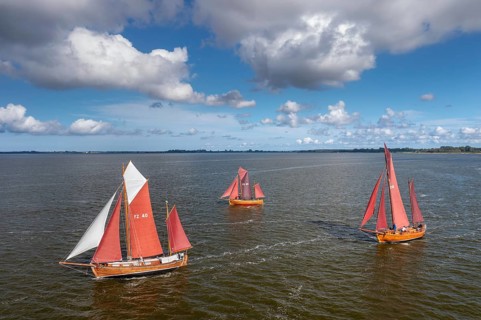 Zeesenboots, Zeesboots, Zeeskähne, traditional wooden wide-hulled sailing boats, Haffboot in