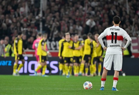 Goal celebration Borussia Dortmund BVB Bilal El Khannouss VfB Stuttgart (11) disappointed