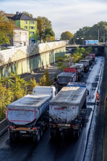 New whisper asphalt surface for the A40 motorway, in the city of Essen, direction Dortmund, 95, 000