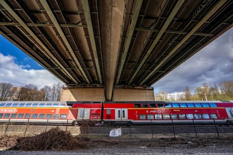 The Hardenberg bridge, A40 motorway in Mülheim an der Ruhr, dilapidated motorway bridge, must be